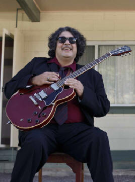 Buddy Knox & his Gibson!  Photo by FOXTEL